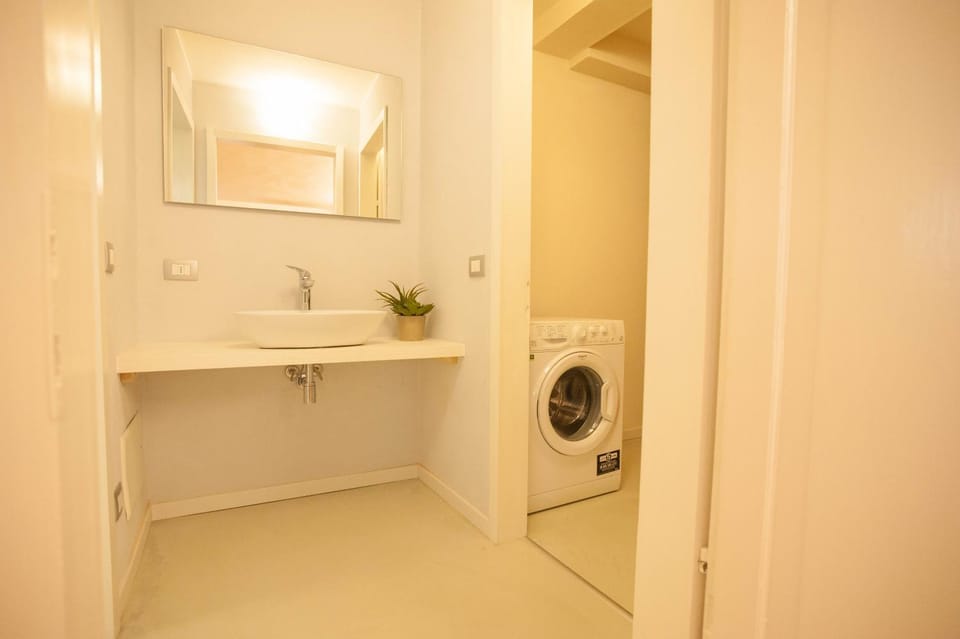 Bathroom, washing machine