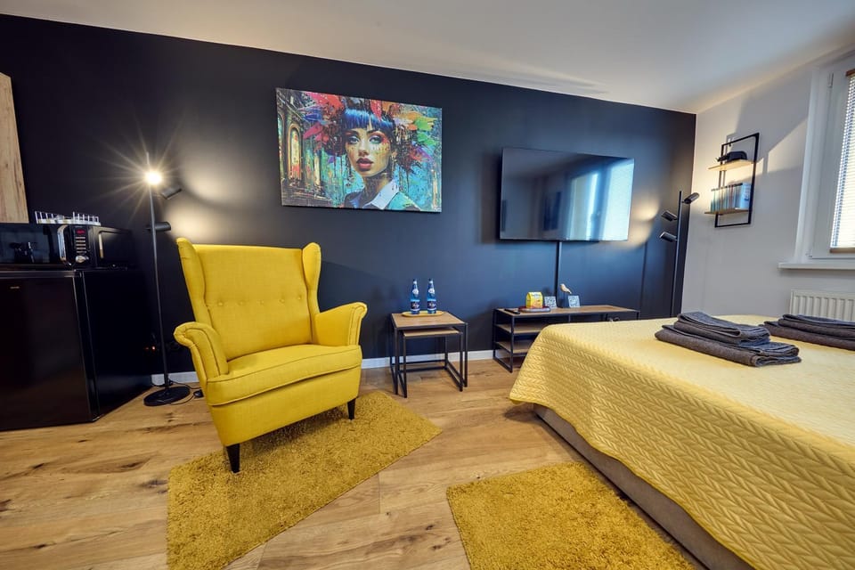 TV and multimedia, Photo of the whole room, Seating area