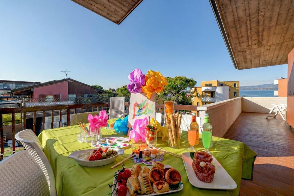 View (from property/room), Balcony/Terrace, Lake view