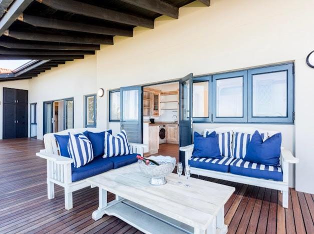 View (from property/room), Balcony/Terrace, Seating area
