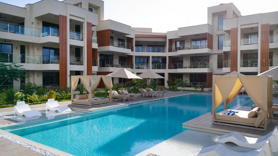 Swimming pool, Swimming pool