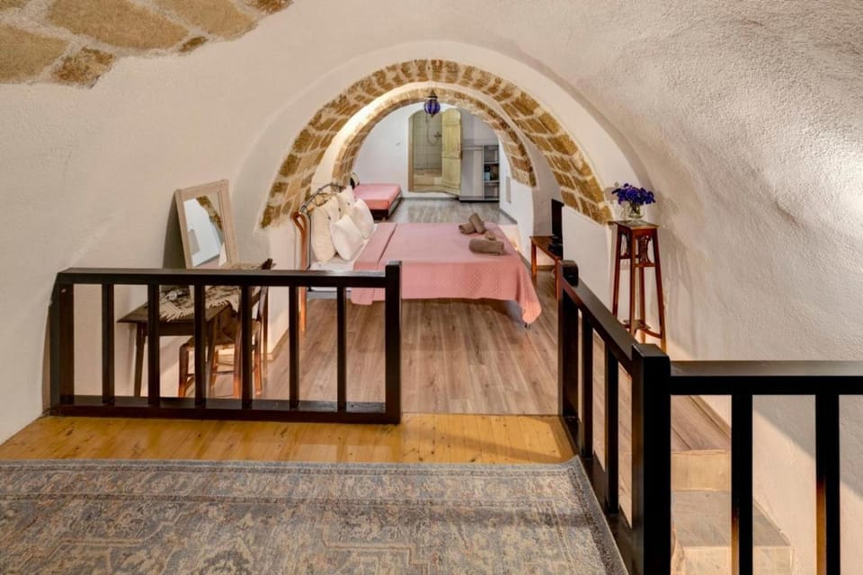 Bed, Kitchen or kitchenette, Bedroom