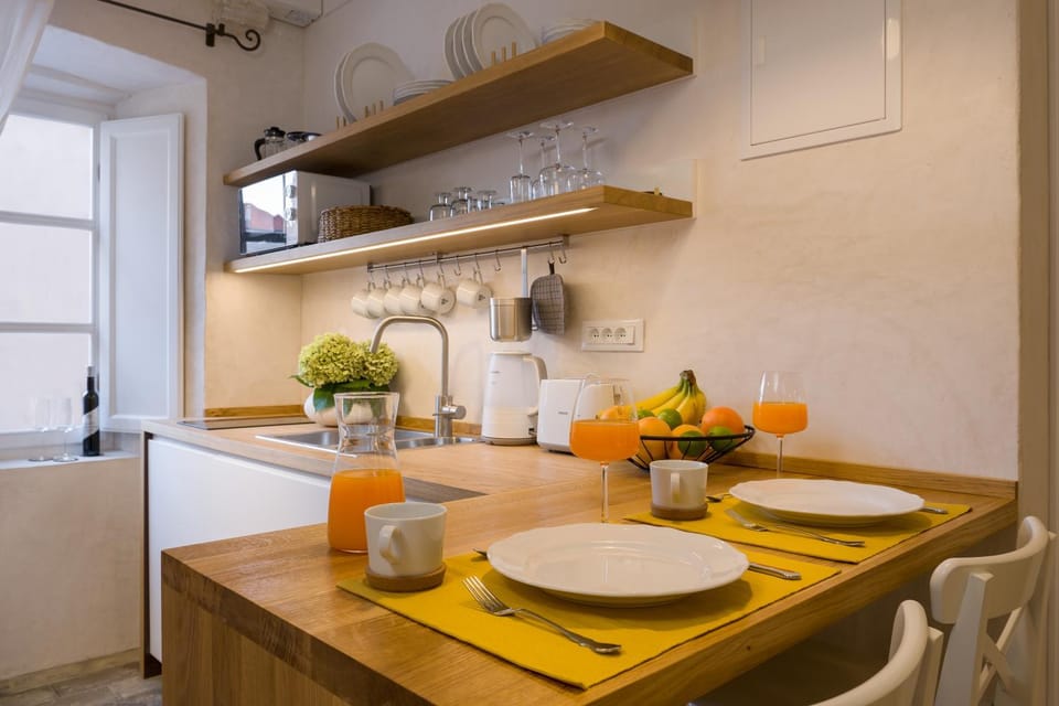Dining area, kitchen