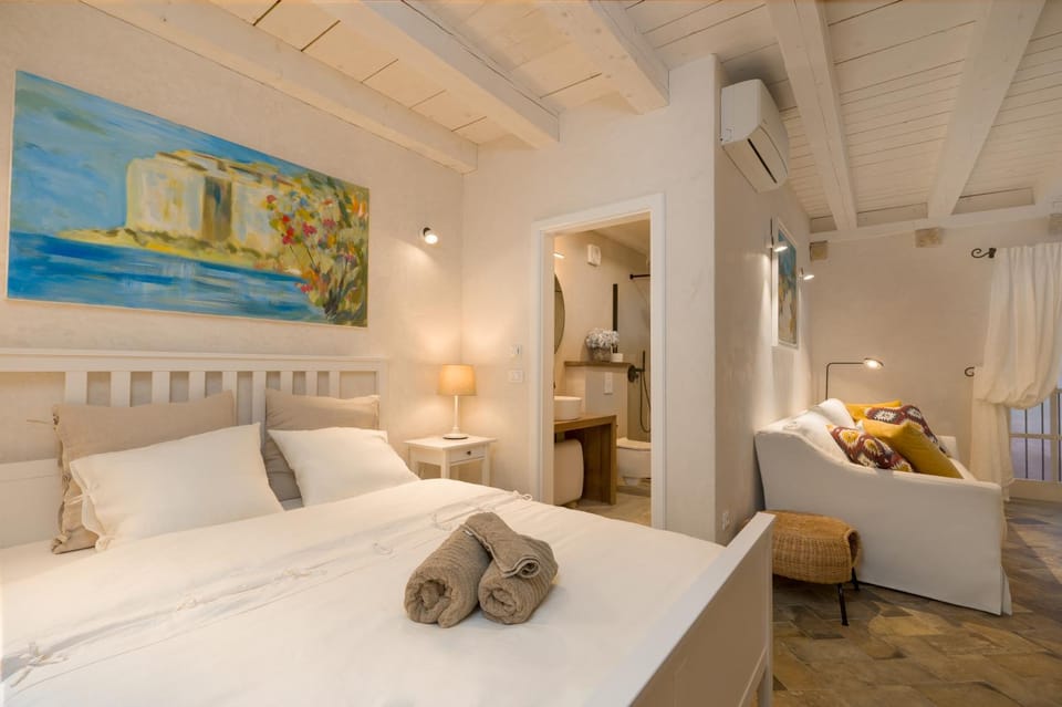 Bathroom, Seating area, Bedroom