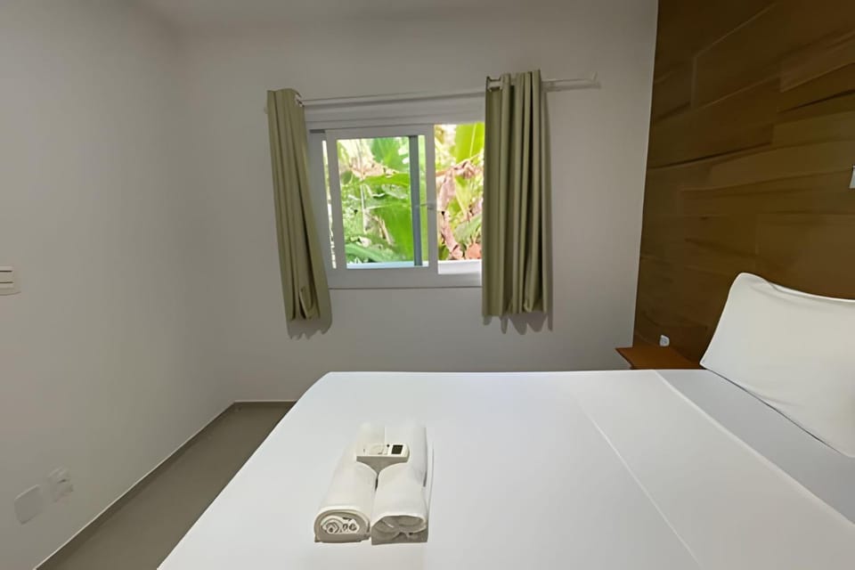 Bed, TV and multimedia, Bedroom
