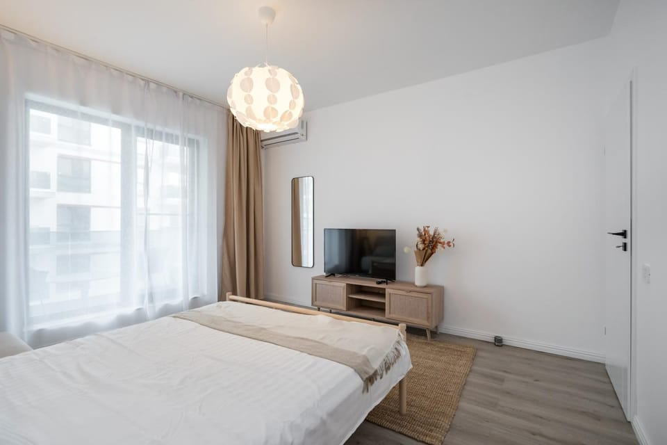 Bed, TV and multimedia, Photo of the whole room, Bedroom