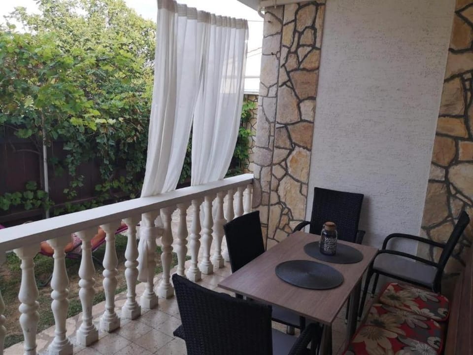 Balcony/Terrace, Garden view
