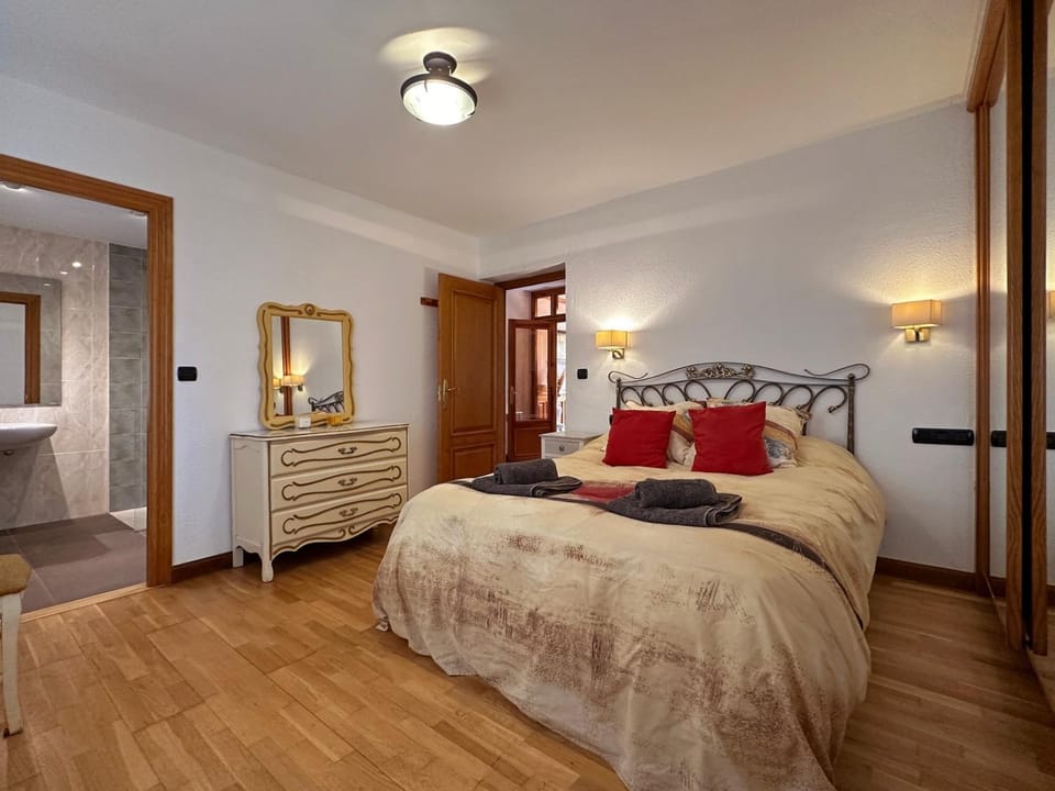 Living room, Bedroom