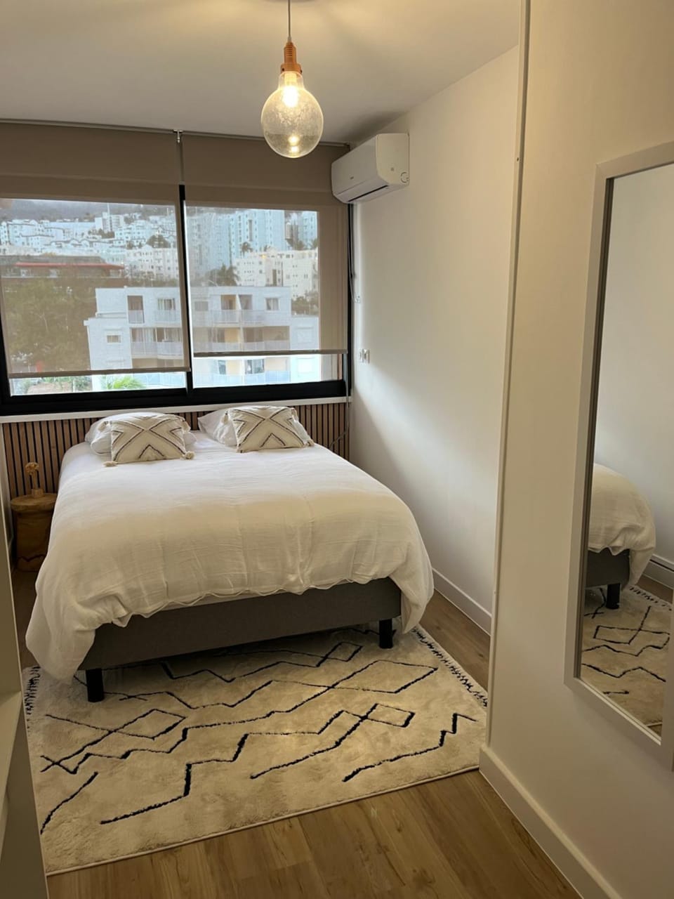 Bedroom, air conditioner