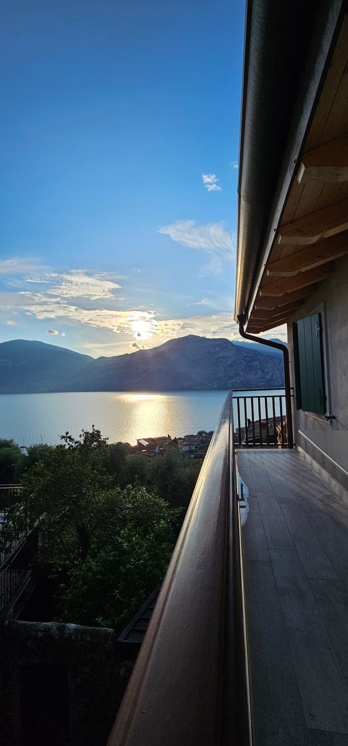 View (from property/room), Balcony/Terrace, Lake view, Sunset