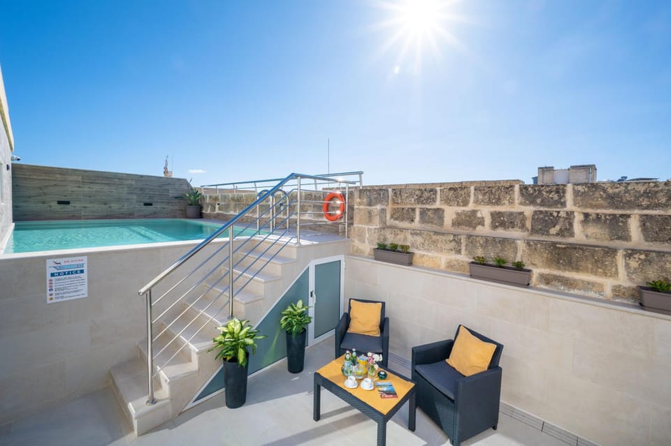 Balcony/Terrace, Swimming pool