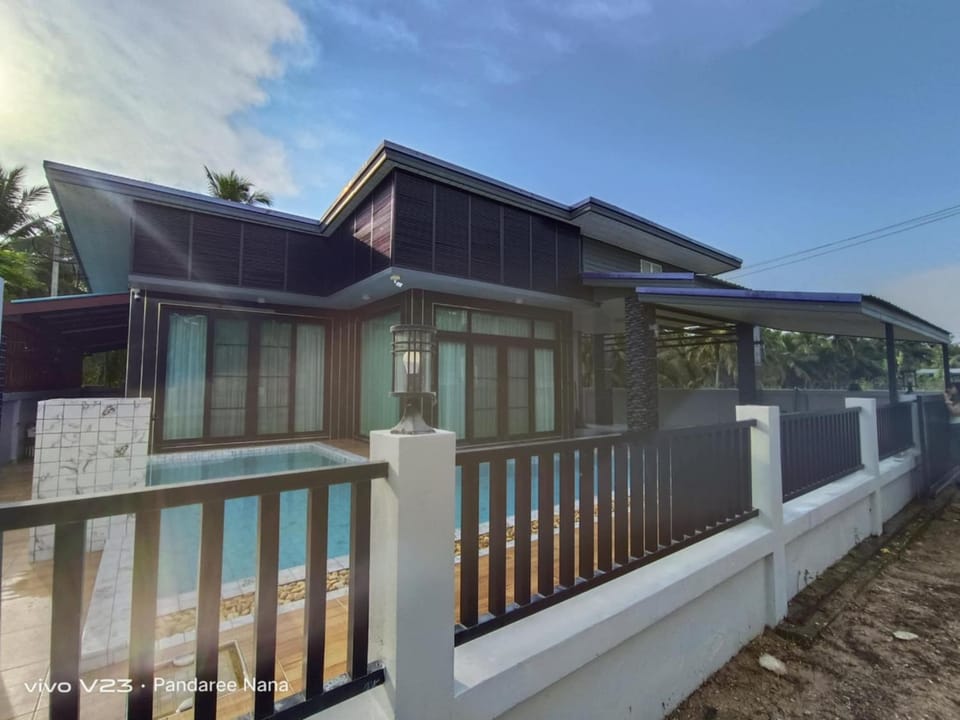 Property building, View (from property/room), Balcony/Terrace