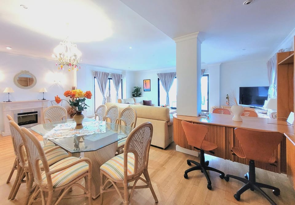 TV and multimedia, Living room, Dining area