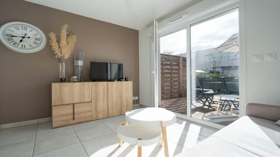 Communal lounge/ TV room, Living room