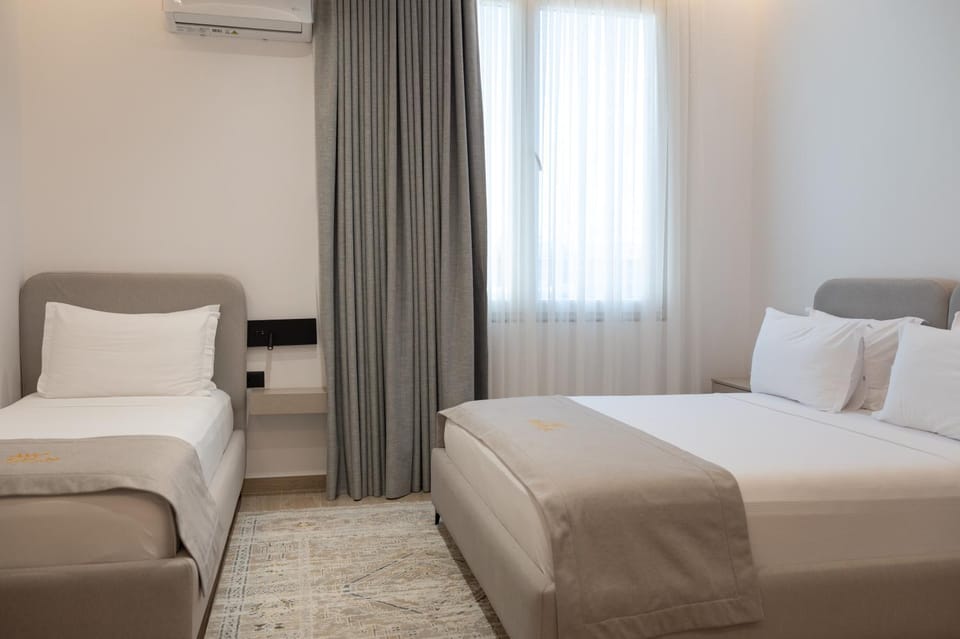 Bed, Photo of the whole room, Bedroom, air conditioner