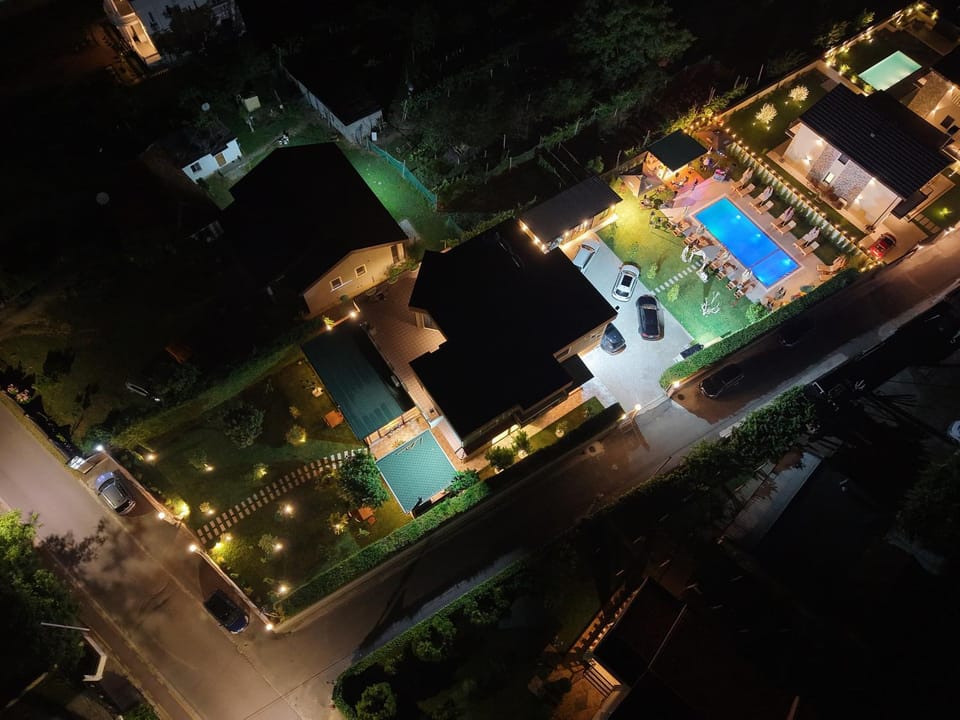 Property building, Neighbourhood, Bird's eye view, Pool view, Street view, Swimming pool