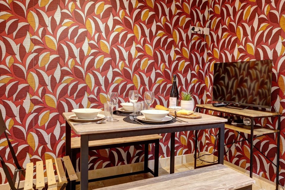 TV and multimedia, Food and drinks, Dining area