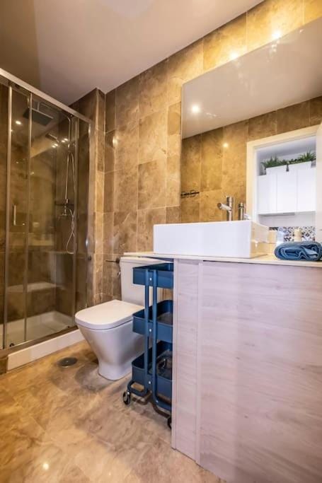 Shower, Toilet, Bathroom
