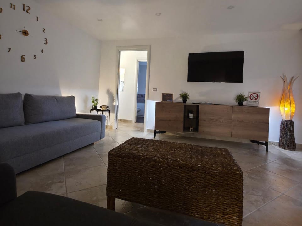 TV and multimedia, Living room, Seating area, Evening entertainment, Entertainment, heating, internet, air conditioner