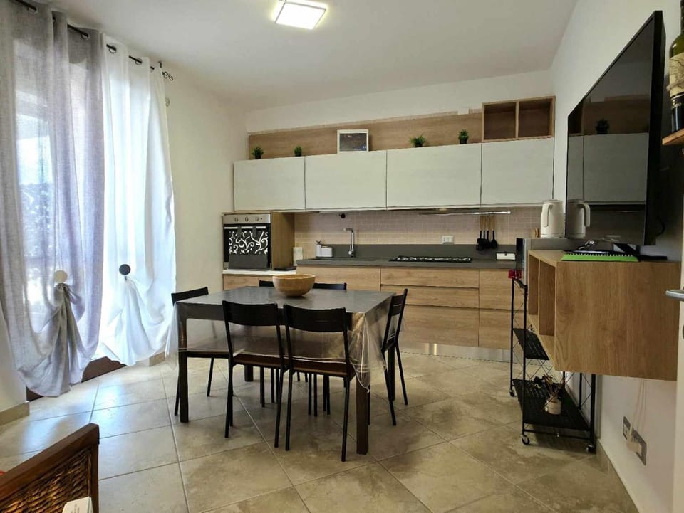 TV and multimedia, Coffee/tea facilities, Photo of the whole room, Dining area, Evening entertainment, Entertainment, heating, internet, microwave, oven, stove, kitchen, air conditioner