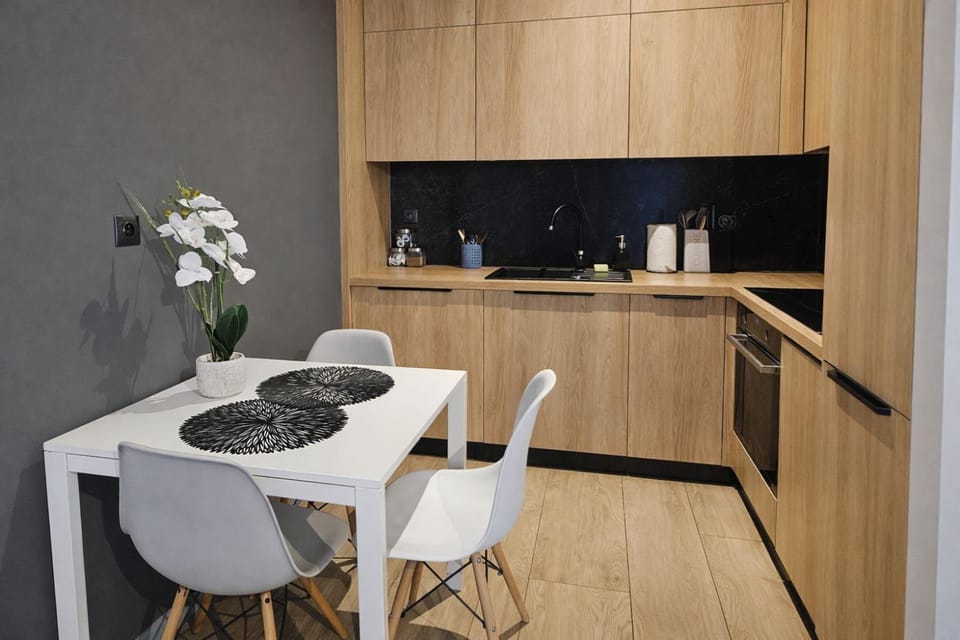 Kitchen or kitchenette, Dining area, stove