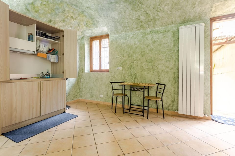Kitchen or kitchenette, Dining area, Breakfast