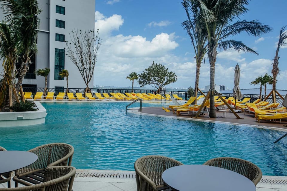 New unit 28th Floor with Unbeatable Bayside Views Apartment in Miami