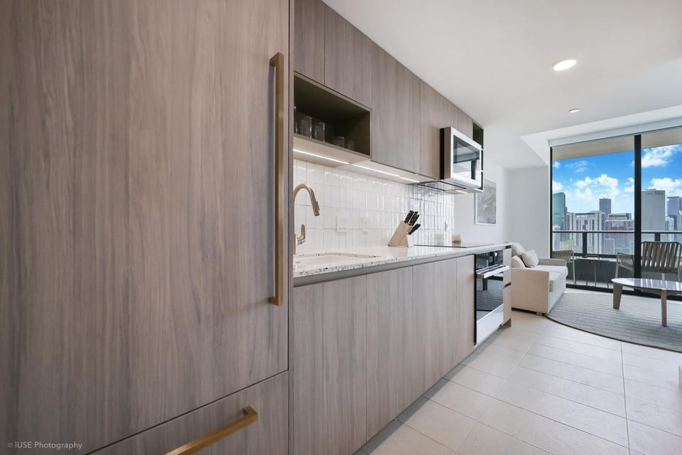 New unit 28th Floor with Unbeatable Bayside Views Apartment in Miami