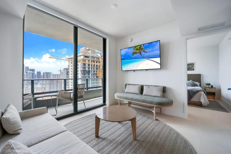 New unit 28th Floor with Unbeatable Bayside Views Apartment in Miami