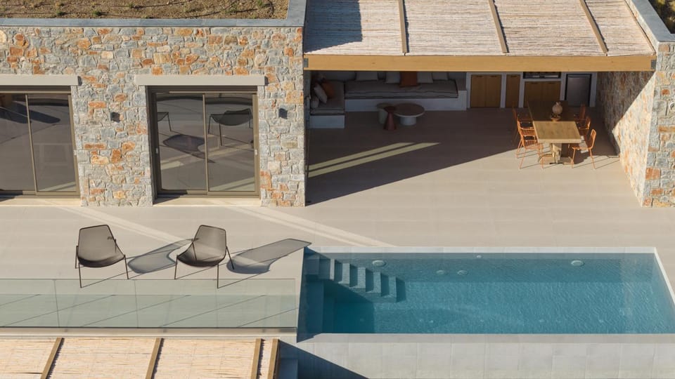 Patio, Day, Pool view, Swimming pool, sunbed