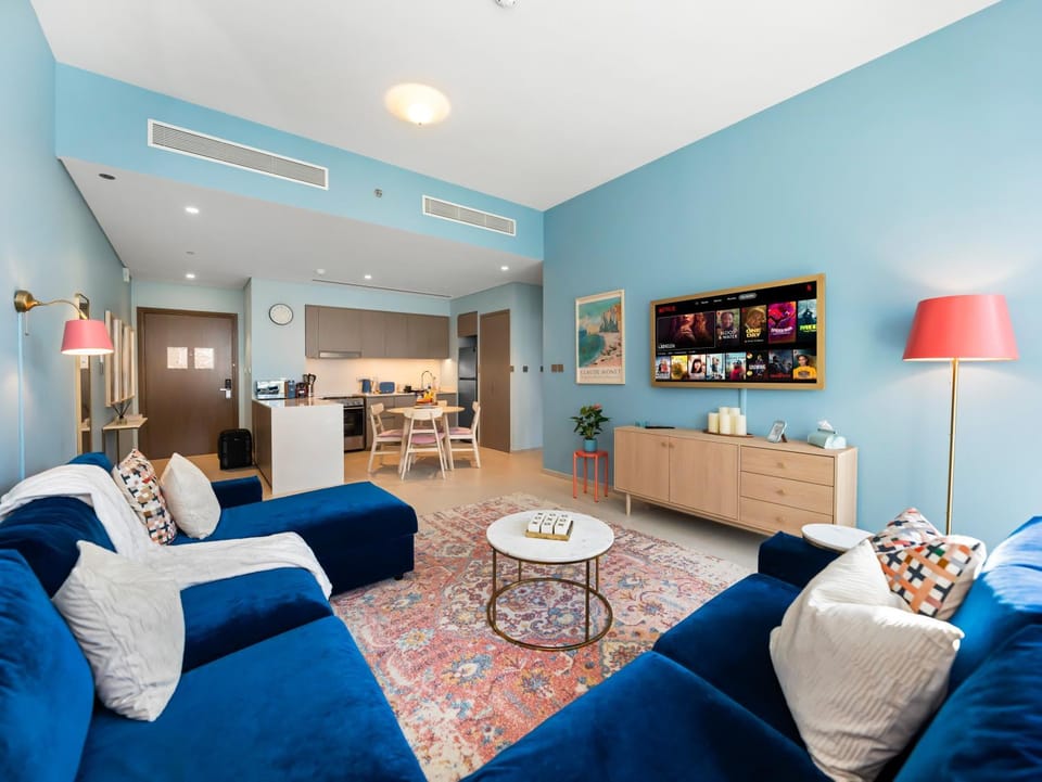 TV and multimedia, Kitchen or kitchenette, Living room, Seating area