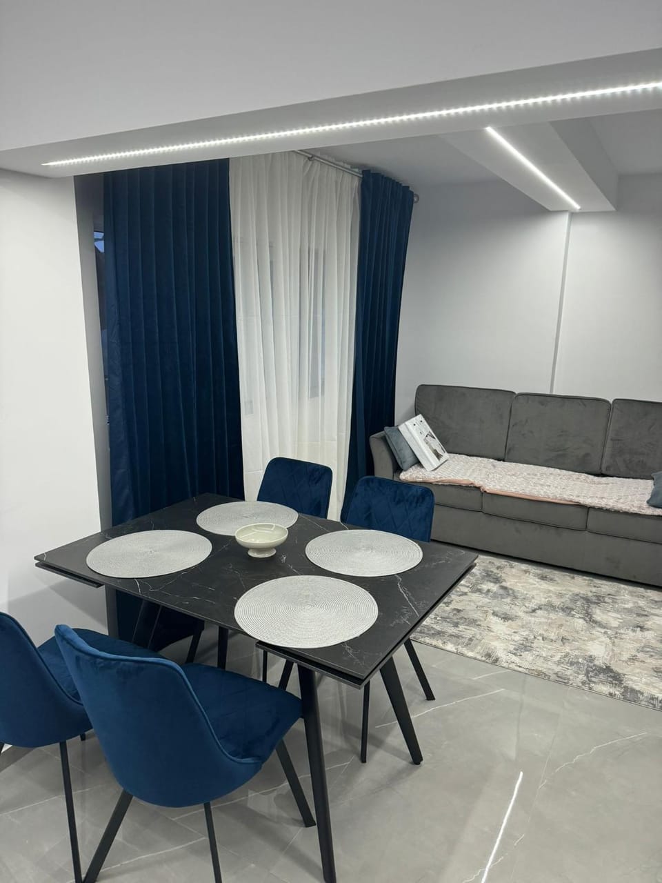 Living room, Seating area, Dining area