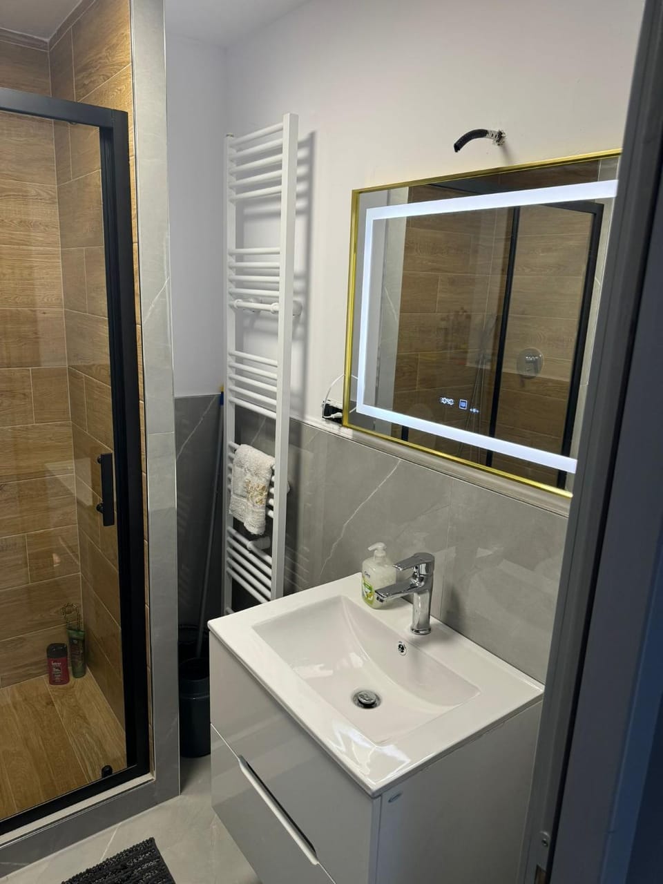 Shower, Bathroom, towels