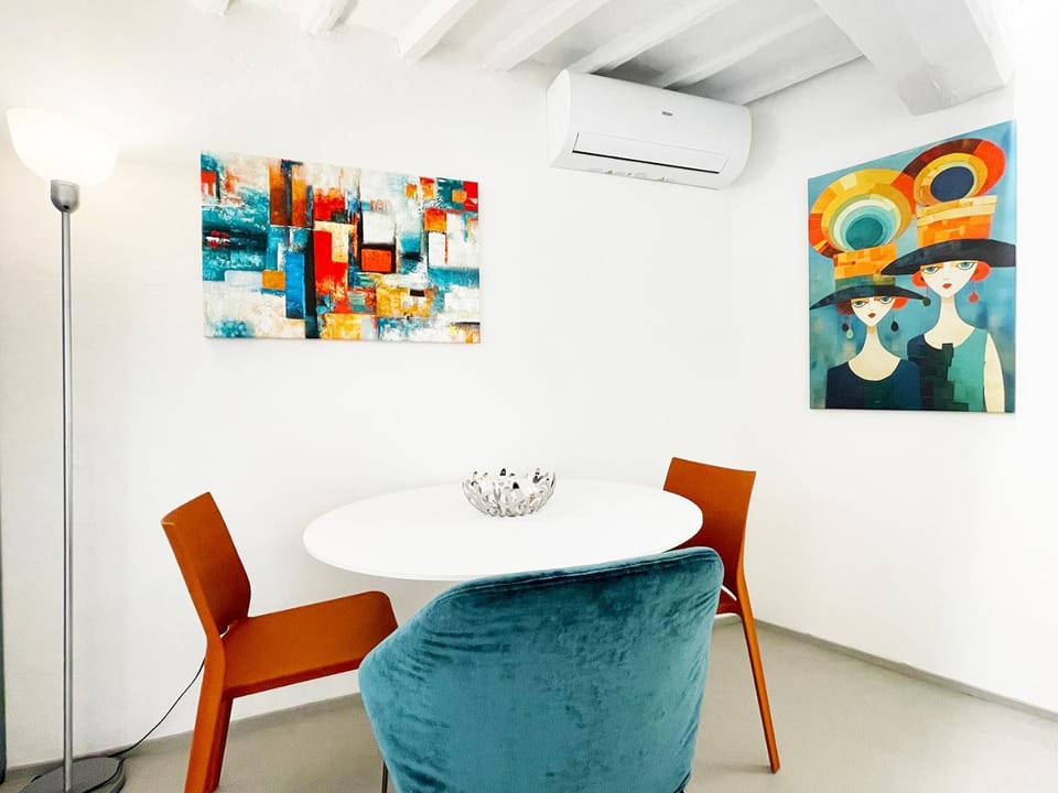 Living room, Decorative detail, Dining area