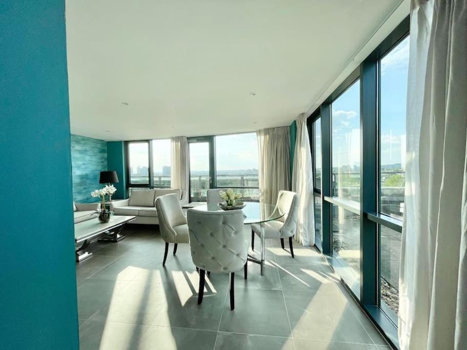 Spacious 3 BDR with AC and rooftop in Paddington Apartment in City of Westminster