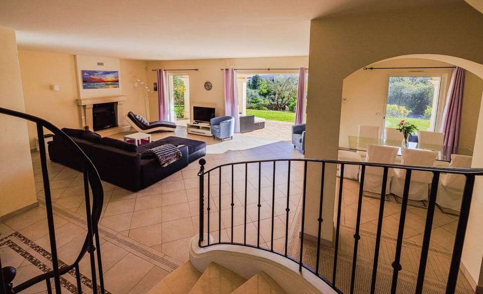 Communal lounge/ TV room, Living room