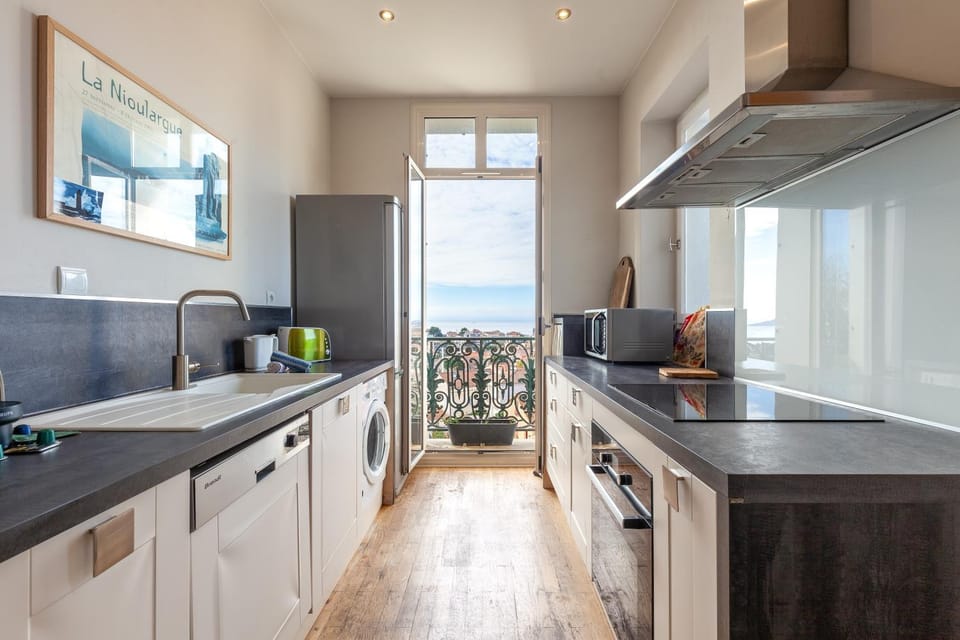 Kitchen or kitchenette, Living room