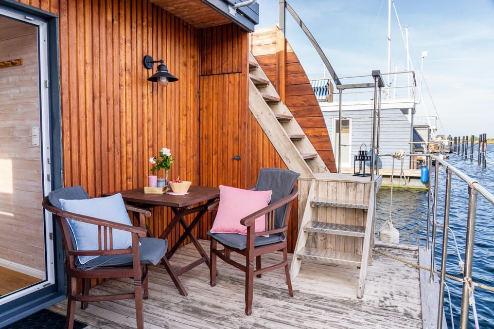 Hausboot Kanja Huus & Meer Docked boat in Heiligenhafen