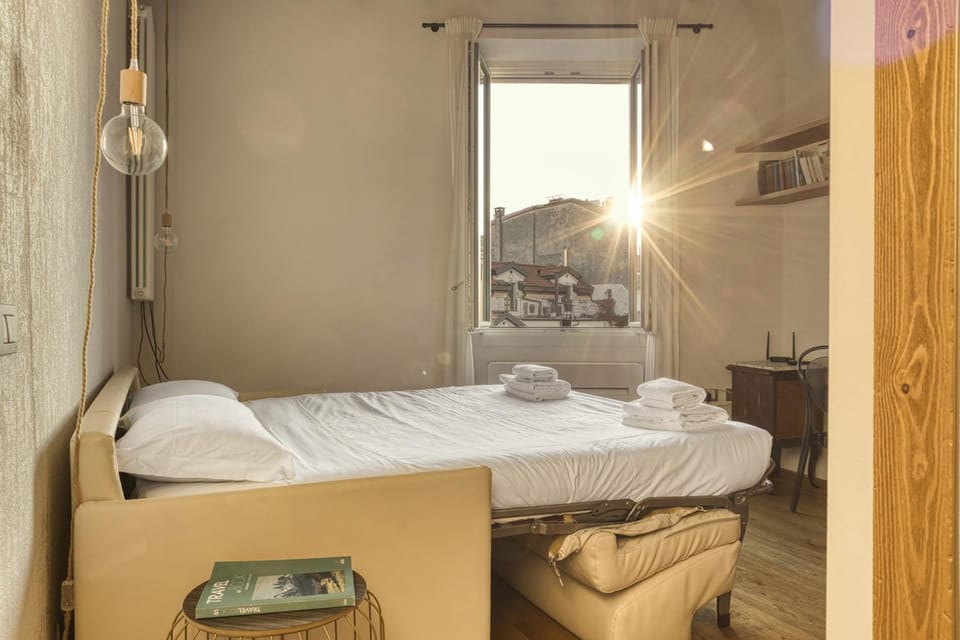 Bed, towels