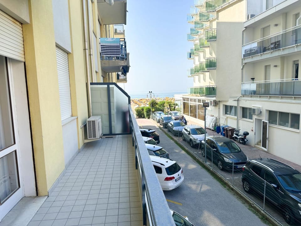 Property building, Day, Neighbourhood, View (from property/room), Balcony/Terrace, City view, Street view, Parking