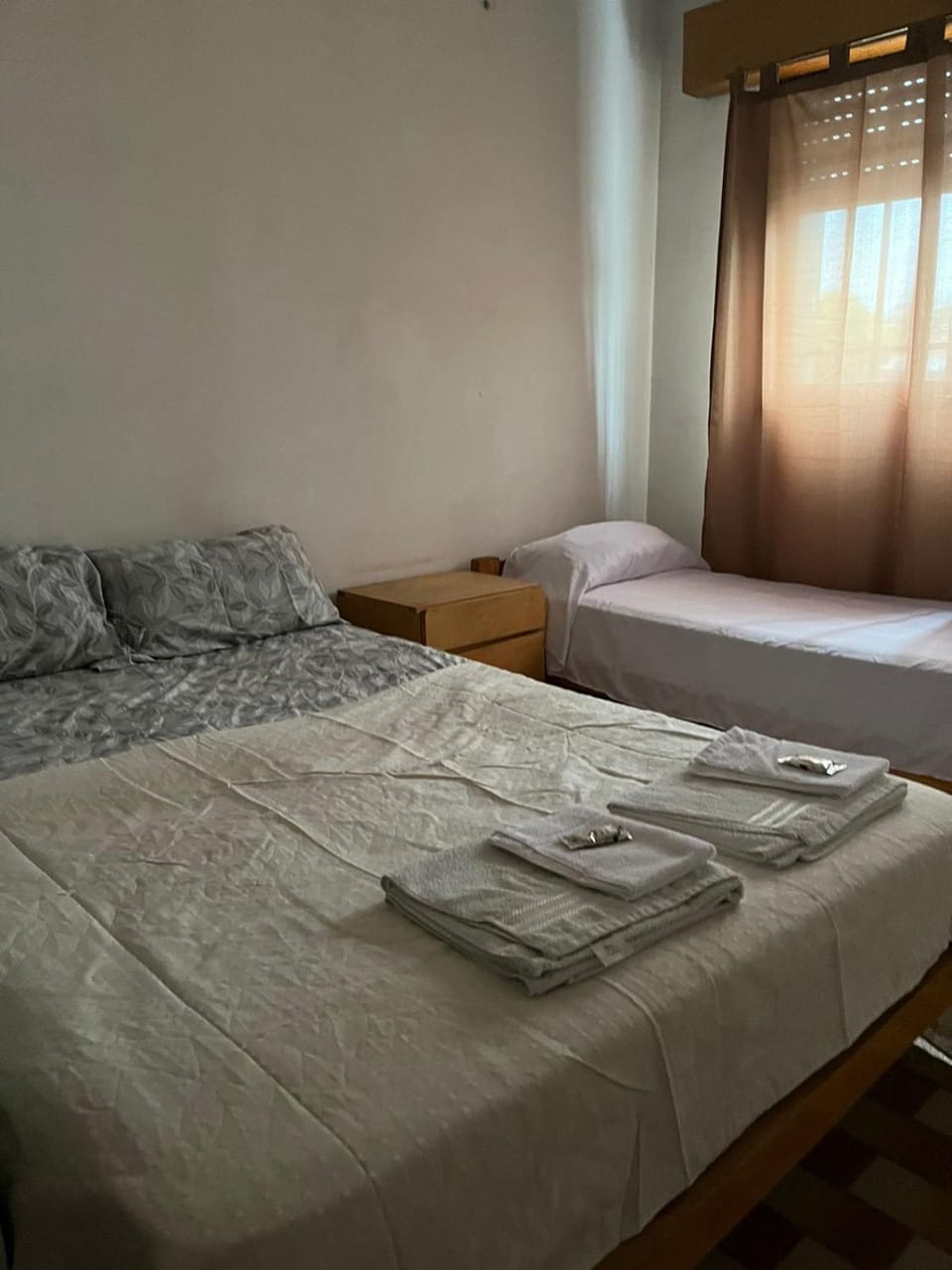 Bed, Bedroom, towels