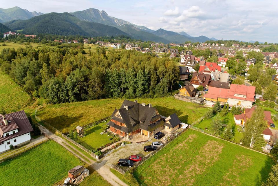 Property building, Bird's eye view, Mountain view