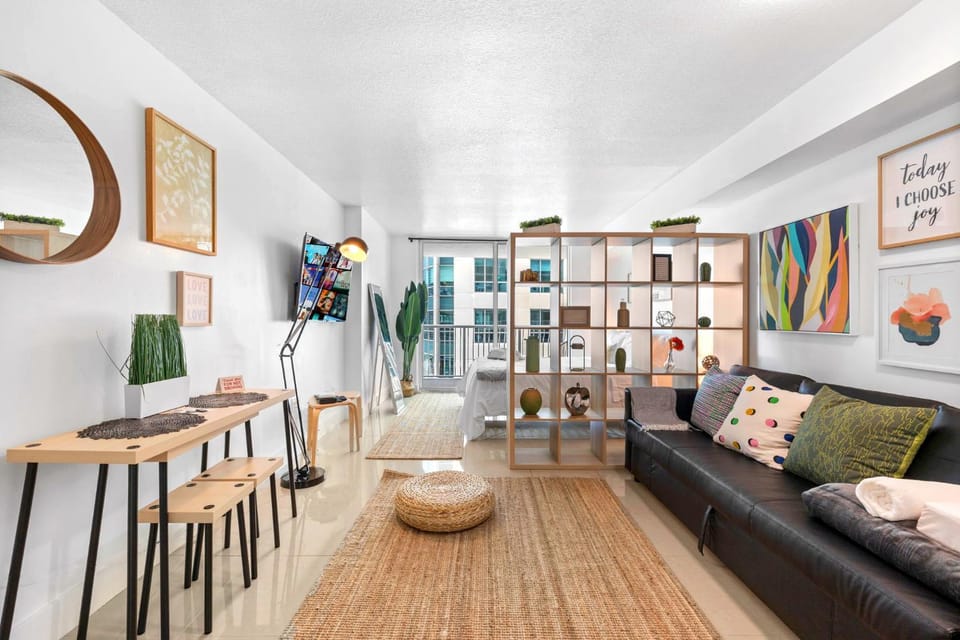 Living room, Seating area, Dining area, air conditioner