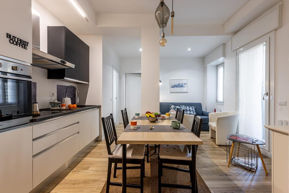 Kitchen or kitchenette, Living room, Seating area, Dining area, oven, stove
