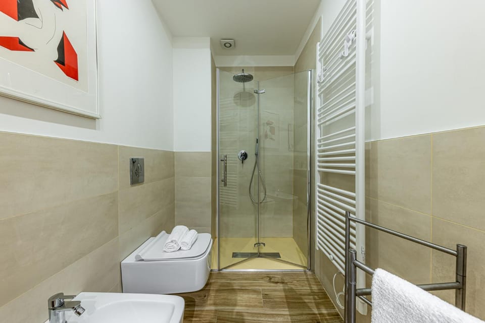 Shower, Toilet, Bathroom, towels
