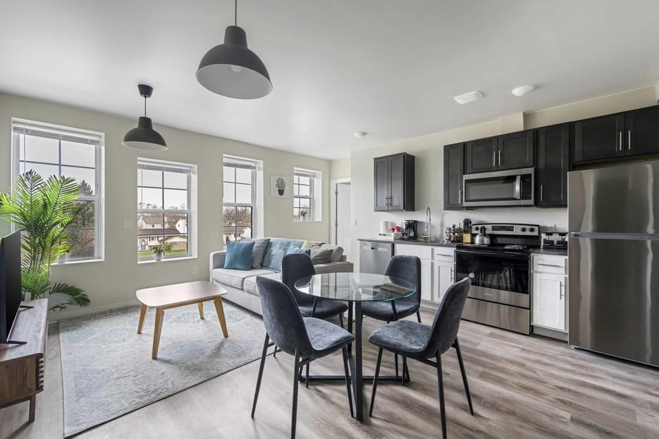 Kitchen or kitchenette, Living room, Seating area, Dining area, dishwasher, oven, stove, toaster