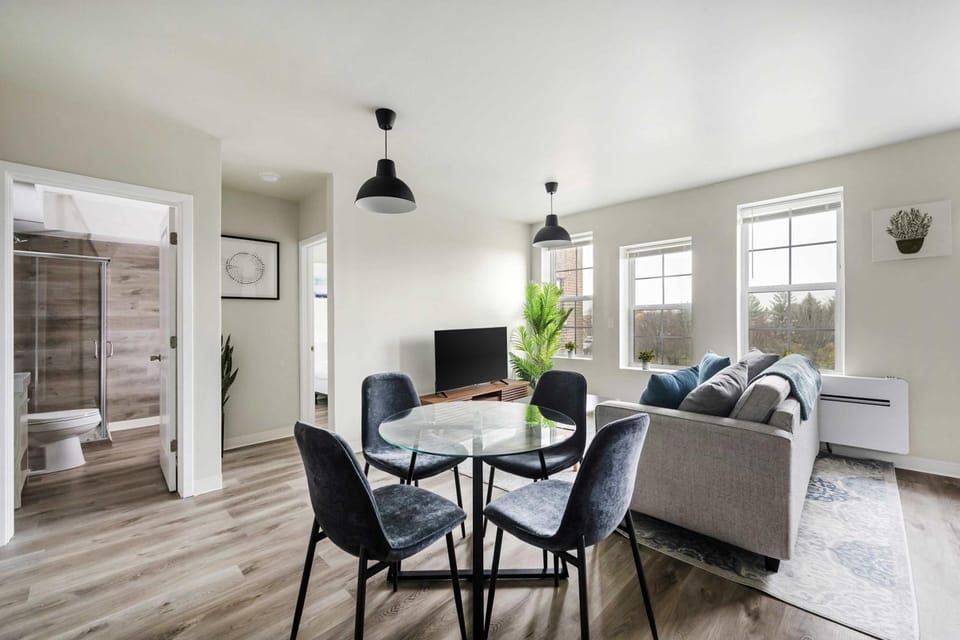 Kitchen or kitchenette, Living room, Seating area, Dining area