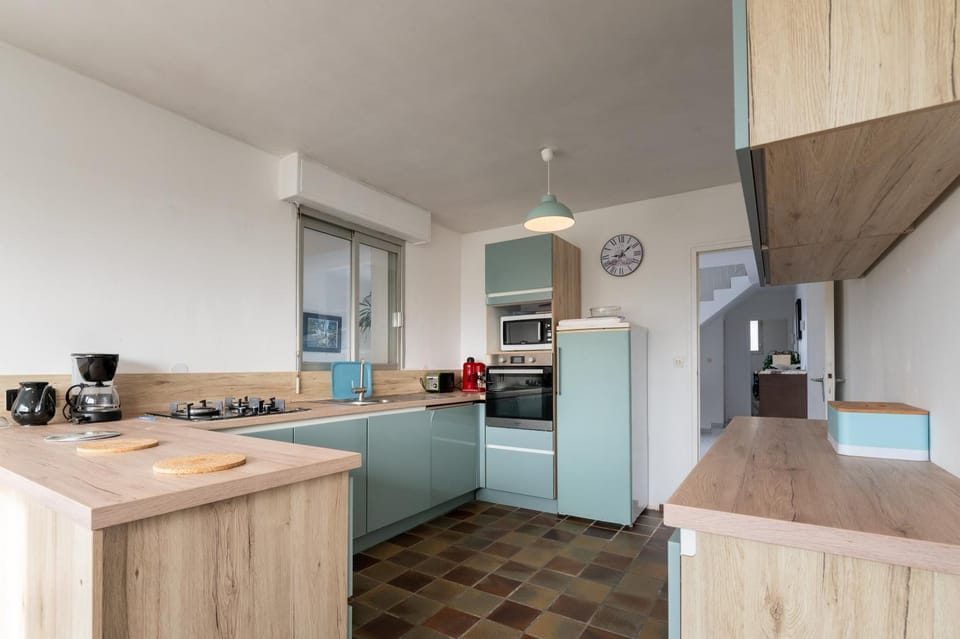 Kitchen or kitchenette, Living room