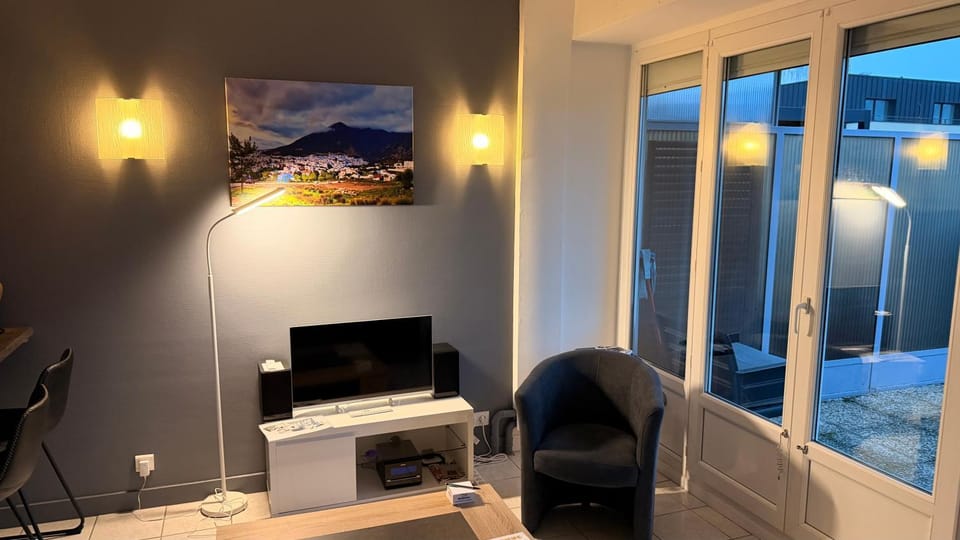 Communal lounge/ TV room, TV and multimedia