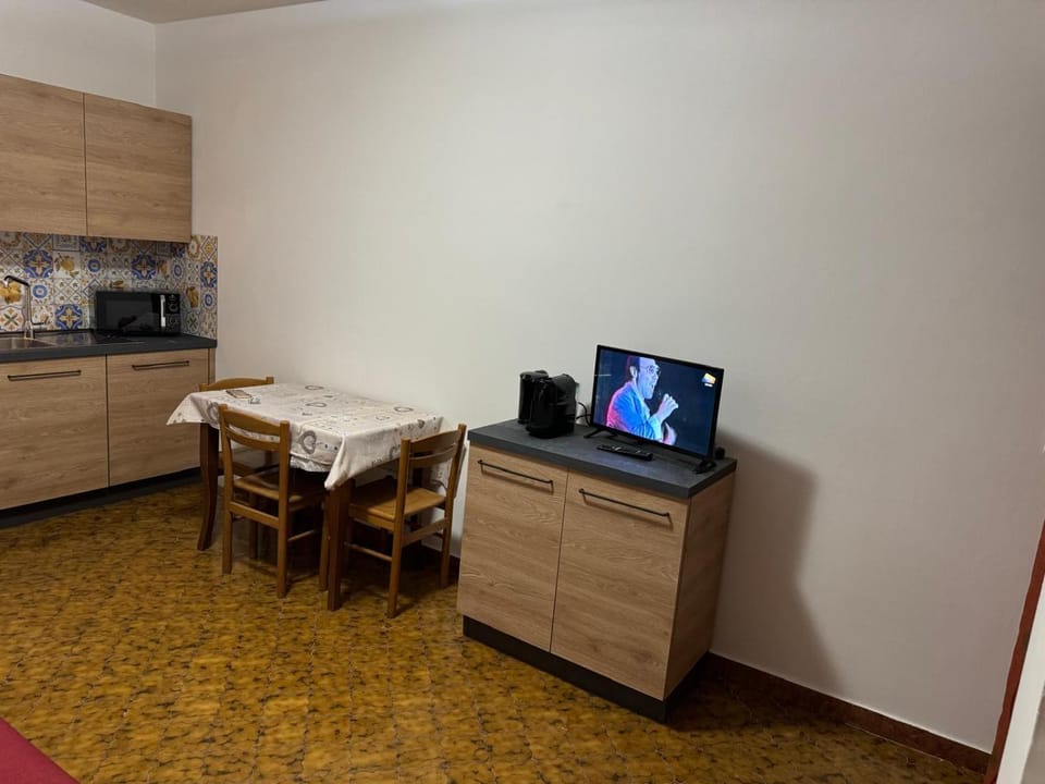 TV and multimedia, Kitchen or kitchenette, Dining area